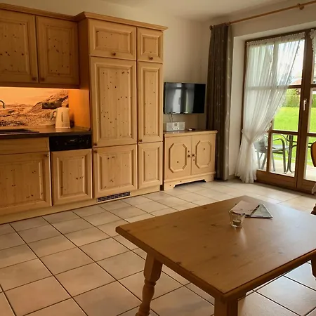 Appartement Alpina 2 *